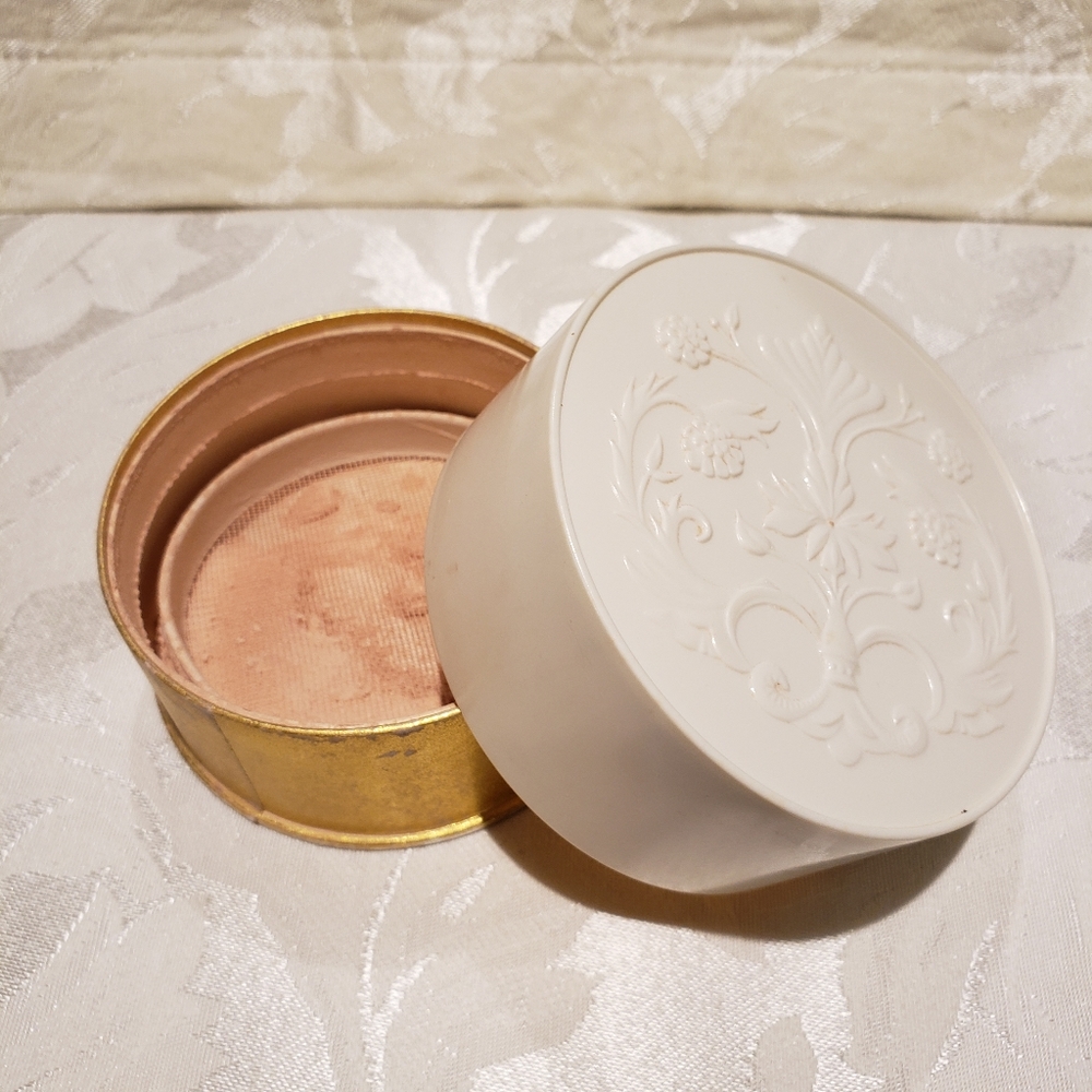 Avon Vintage Ultra Sheer loose face powder/puff container. Circa 1960's